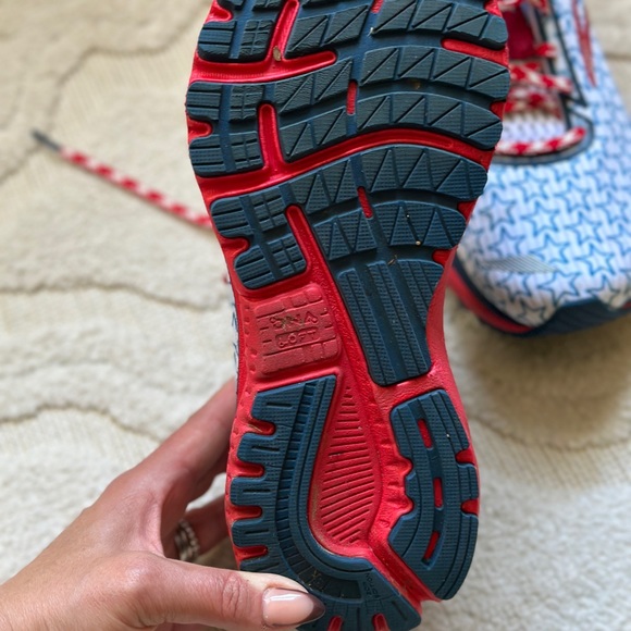 Brooks - Picture 3 of 5